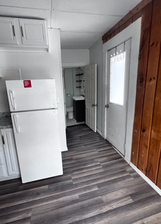 Building Photo - Railroad Street_12