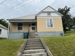 Building Photo - Four bedroom home in Bristol VA