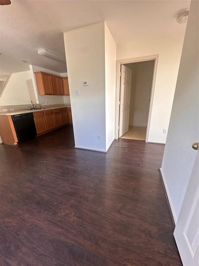 Building Photo - 508 Crater Lake Dr