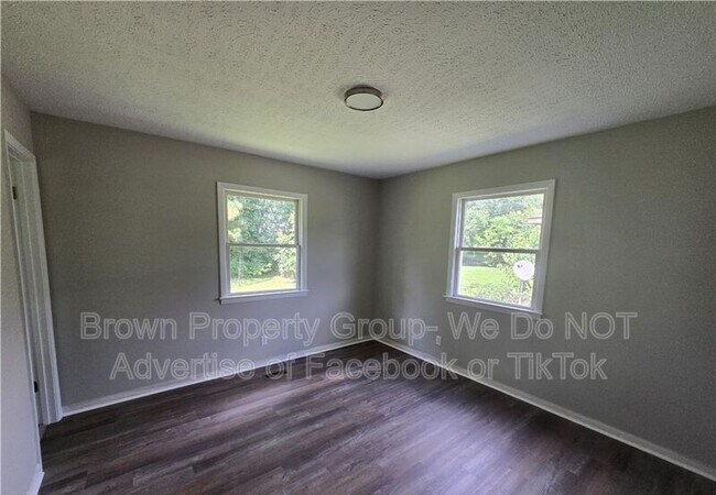 Building Photo - 303 Cartwright Dr