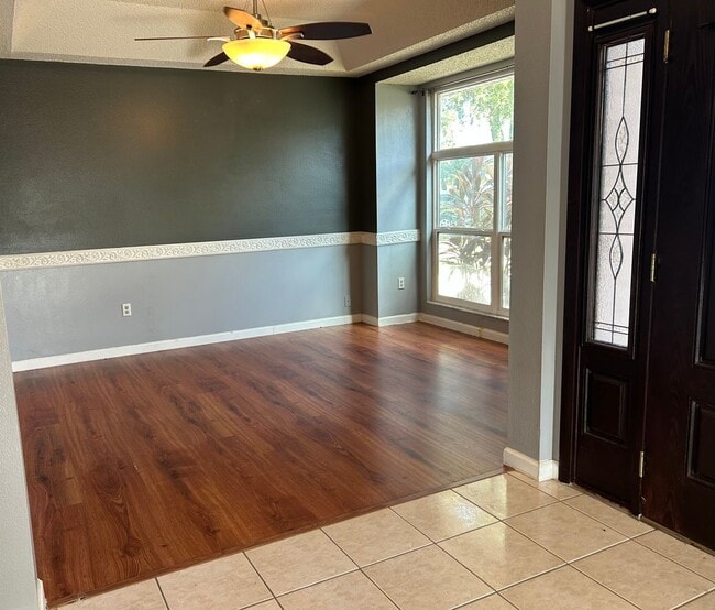 Building Photo - Waterfront Pool Home in Waterford Lakes