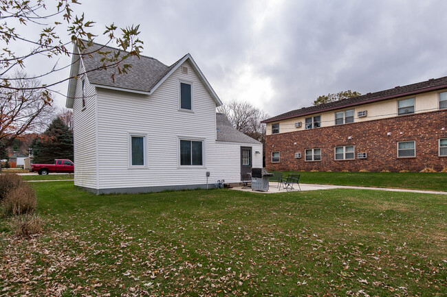 Building Photo - 601 Kenilworth Ave S