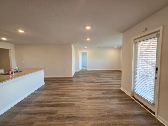 Building Photo - Nearly New 4BR/2BA home close to I10 with energy savings built in