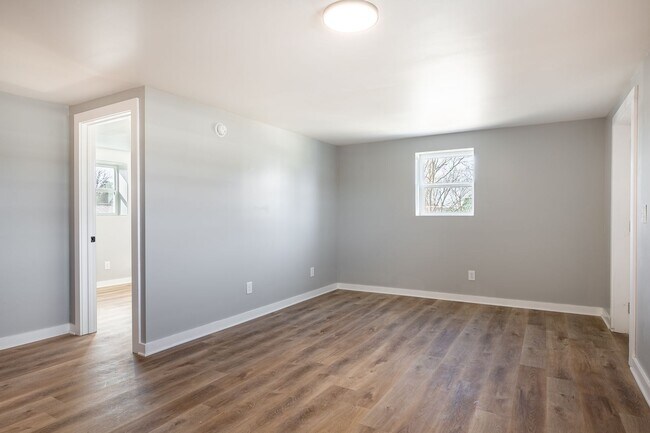 Building Photo - 650 4th St NE