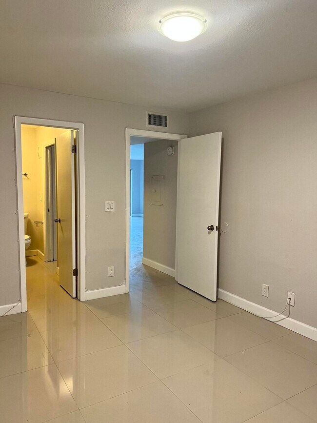 Building Photo - 8789 NW 39th St