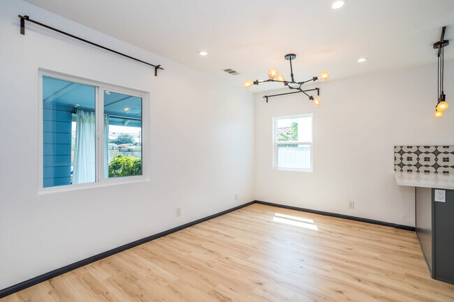 Dining Room - 1711 S Ridgeley Dr