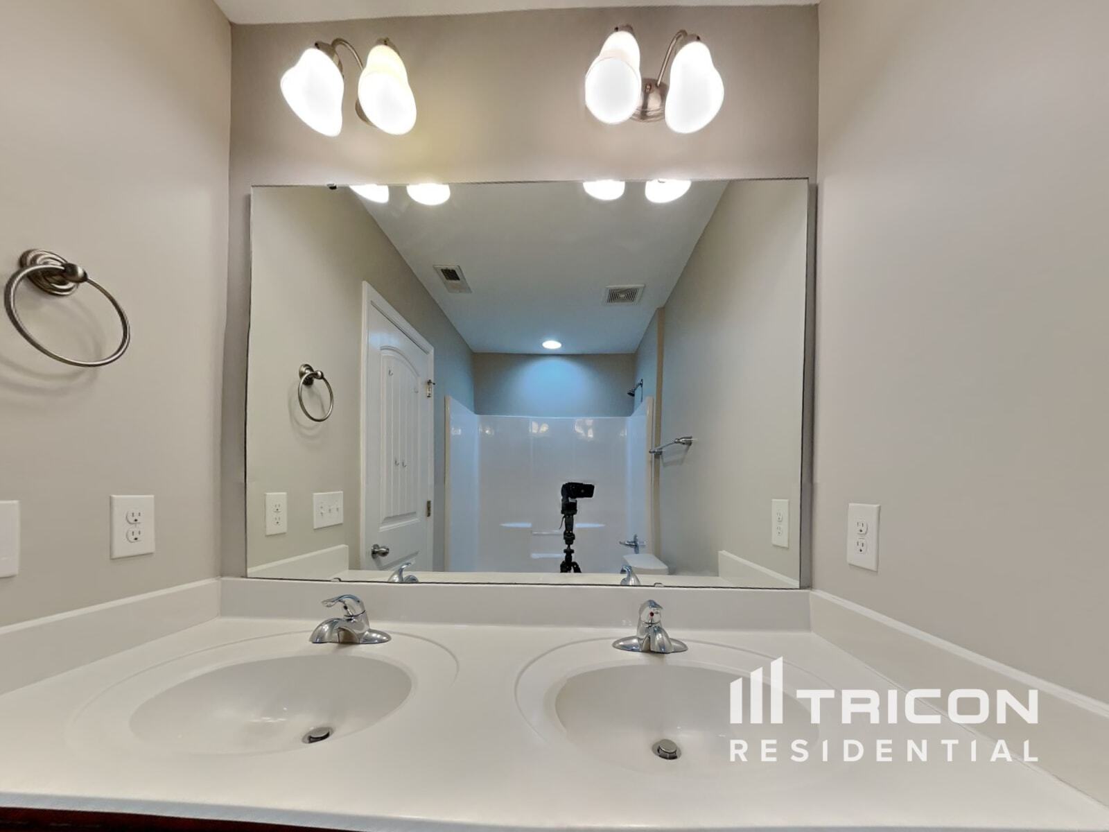 Building Photo - 456 Rolling Meadows Dr