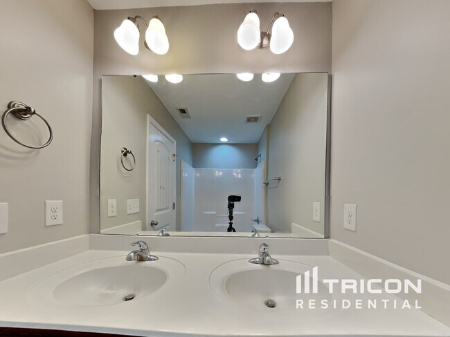 Building Photo - 456 Rolling Meadows Dr
