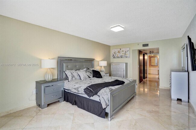 Building Photo - 16711 Collins Ave