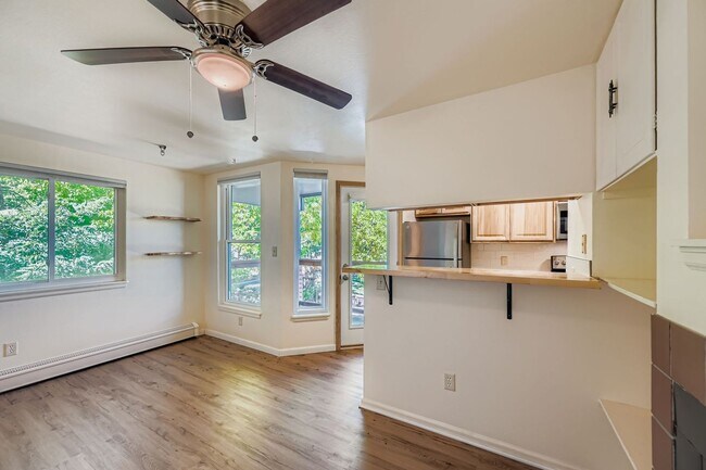 Building Photo - Stylish 1-Bedroom Condo in Prime Location! Available May 2nd!