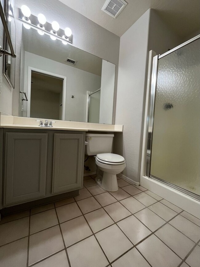 Building Photo - 2 Bedroom Townhome in the Stone Gate Commu...