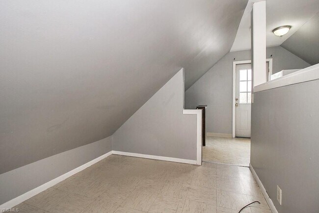 Building Photo - 3274 W 130th St