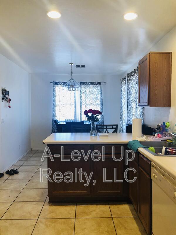 Building Photo - 3725 W TYBOLT Dr