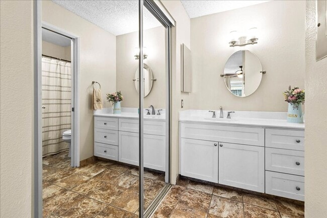 Building Photo - Corner end unit Two Bedroom Two Bath Townh...
