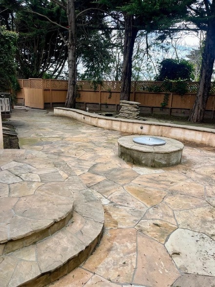 Building Photo - 445 Purisima Way