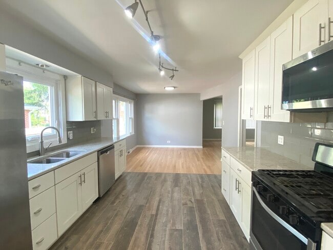 Building Photo - 426 Berteau Ave