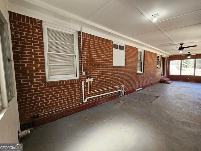 Building Photo - 2654 Plantation Dr