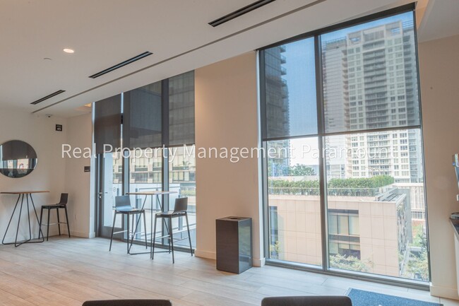 Building Photo - Beautiful Apartment in Downtown Los Angeles!