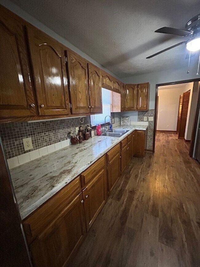 Building Photo - 3 Bedroom, 2 Bath Home