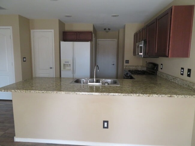 Building Photo - Clean 3 Bedroom, 2.5 Bath Home for Rent
