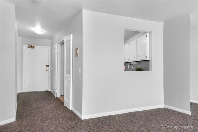 Building Photo - 5415 N Sheridan Rd