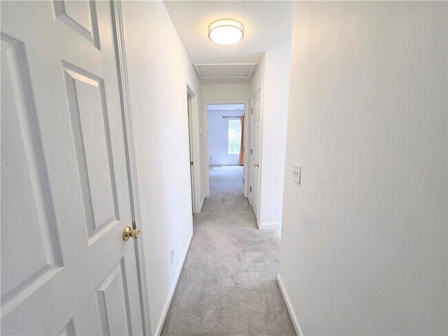 Building Photo - 3060 Glen Wallace Dr