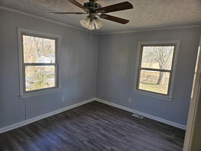 Building Photo - 617 Chitwood Dr