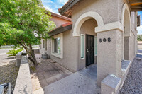 Building Photo - 808 N Revere