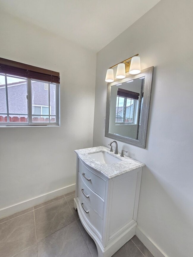 Building Photo - 8154 Potter Ave