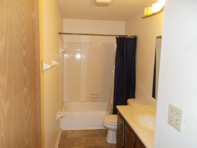 Building Photo - 223 S 48th St