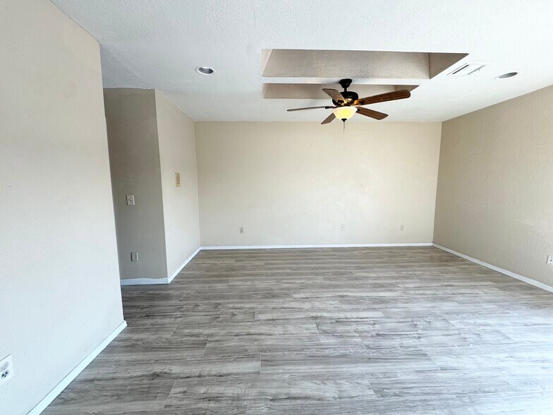 Building Photo - 401 NE 115th St