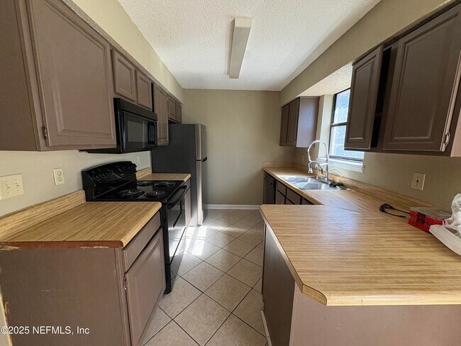 Building Photo - 2845 Derringer Ct