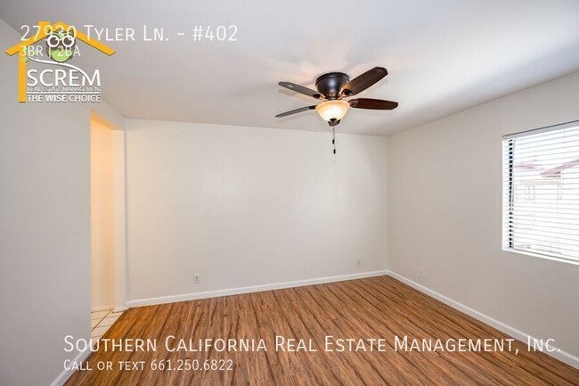 Building Photo - Three Bedroom Upper Condo in Canyon Oaks