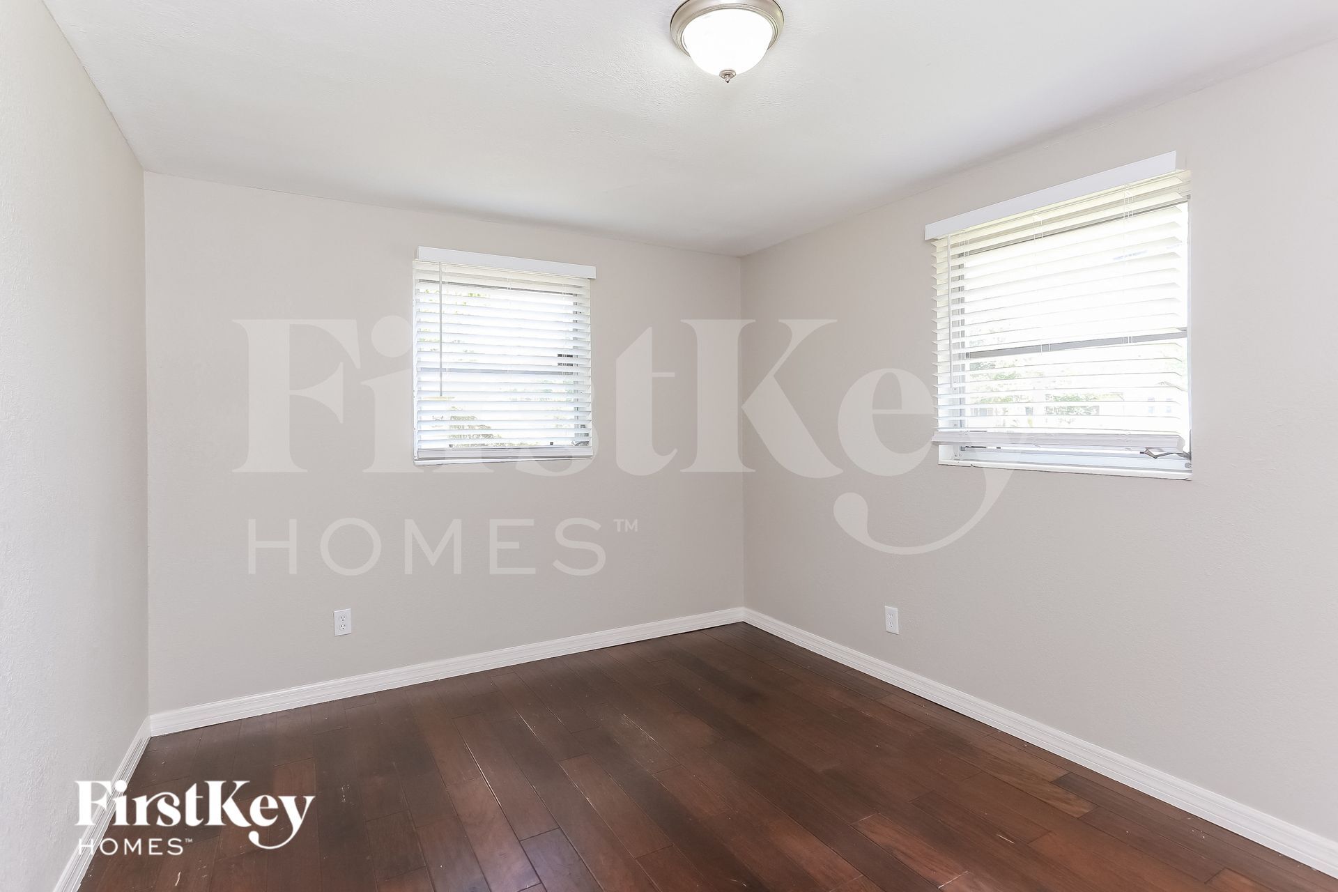 Building Photo - 447 W Clermont Dr