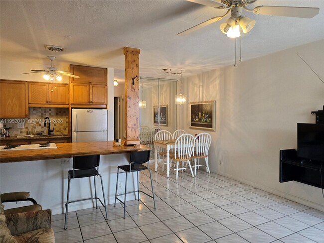 Building Photo - 820 SW 11th Ave