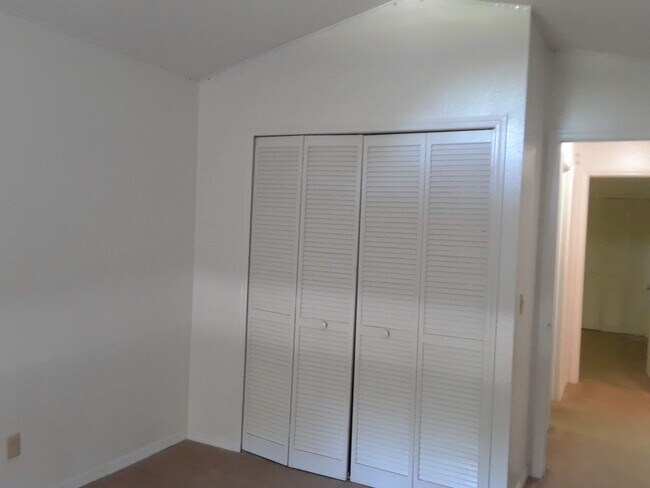 Building Photo - Lovely 3 Bedroom 2 Bathroom HOME!!!