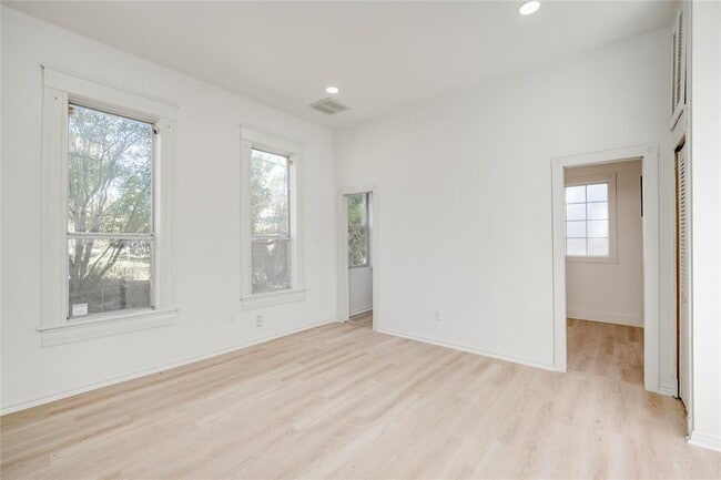 Building Photo - 81 San Marcos St