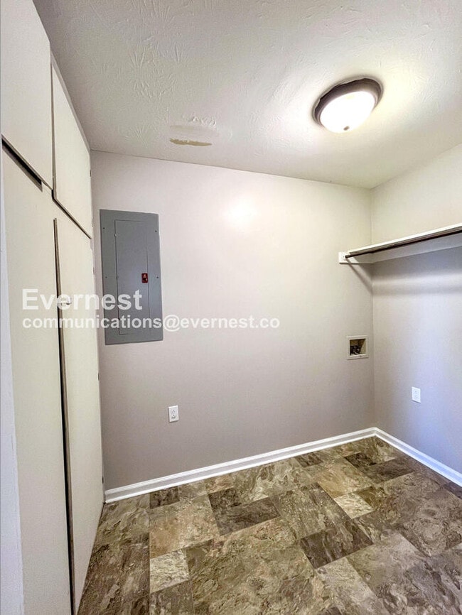 Building Photo - 408 Malibu Canyon Dr