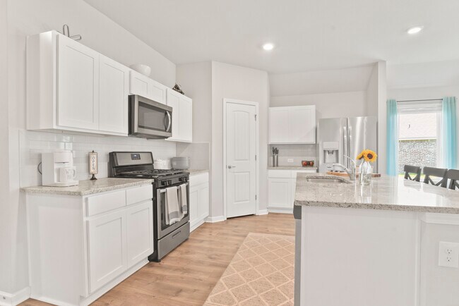Building Photo - 772 Gold Finch Way