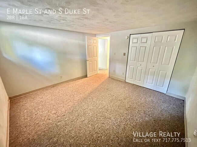 Building Photo - 461 E Maple St