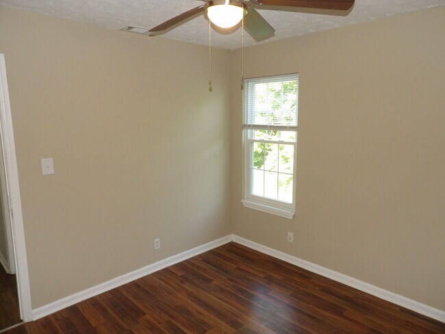 Building Photo - 35 Ashwood Ct