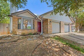 Building Photo - 906 Oleander Ln