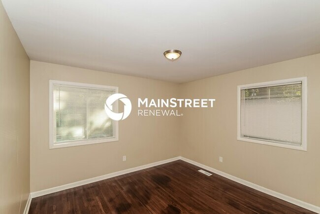 Building Photo - 3 Bedroom Pet-Friendly Home in Birmingham, AL with Main Street Renewal