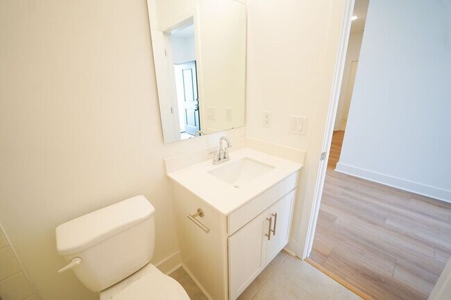 Building Photo - 128 Kingswood Cir