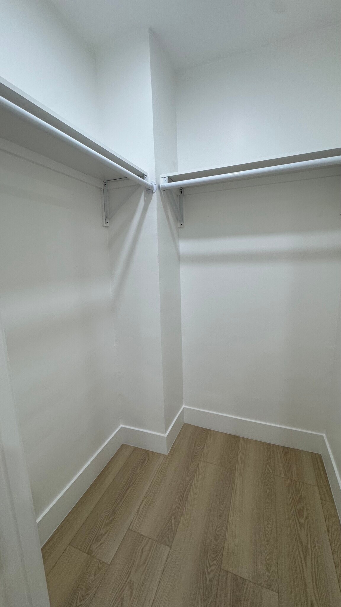 Building Photo - 3443 E 8th St