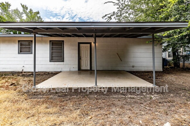 Building Photo - 832 W Merriweather St
