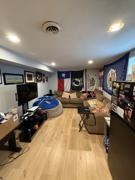 Building Photo - 5114 19th Rd N