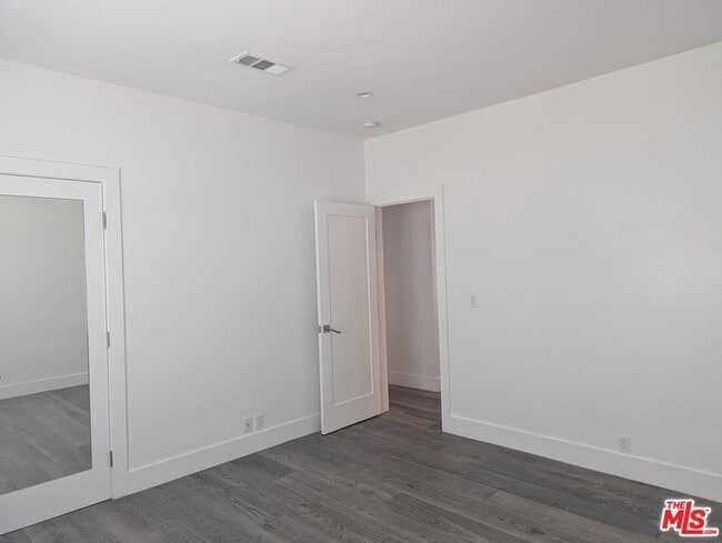 Building Photo - 807 Croft Ave