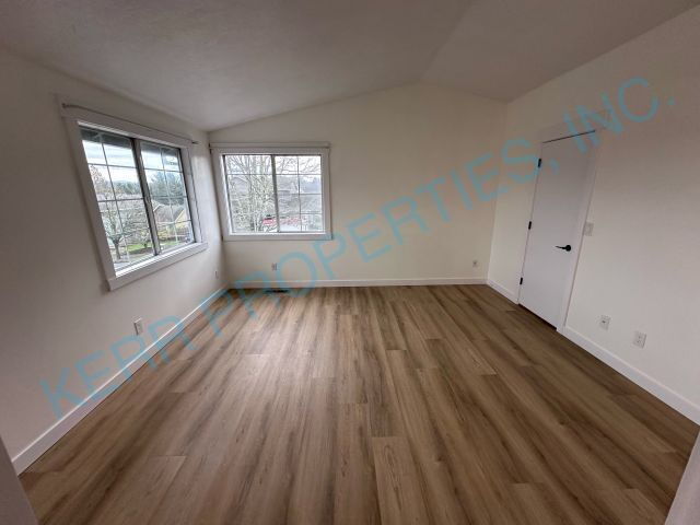 Building Photo - Charming 3-Bed Home with 2.5 Baths in Troutdale - Your Spacious Retreat Awaits!