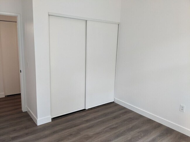 Building Photo - 2 Bedroom-2 Bathroom Single Story Condo in...